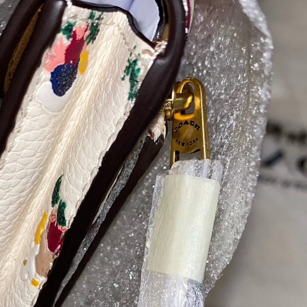 COACH WYN SOFT PEBBLE LEATHER WALLET WITH PAINT DAB FLORAL PRINT